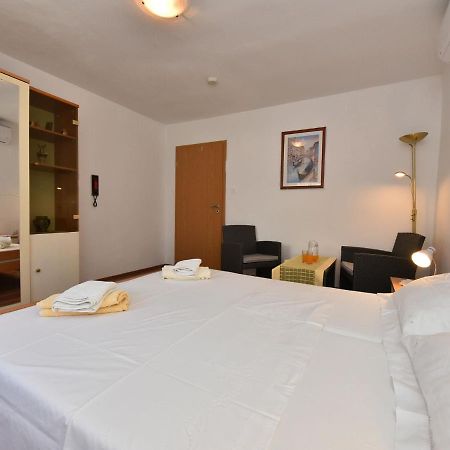 Traditional Apartment In Zadar With Garden Екстериор снимка