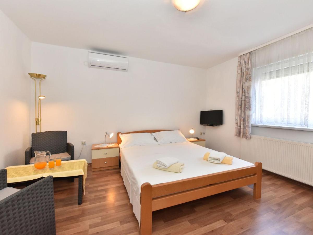 Traditional Apartment In Zadar With Garden Екстериор снимка